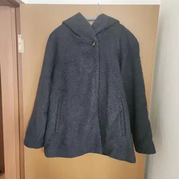 후드 부착 다크 그레이 코트