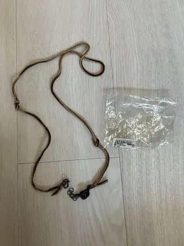 백크러쉬 가죽 목걸이