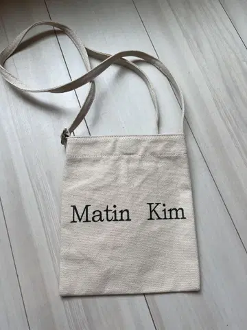 새상품 Matin Kim 아이보리 숄더백