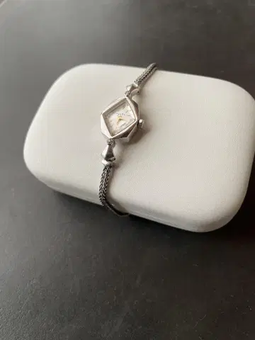 agate 아가트 실버 다이아몬드 손목시계 바늘 골드 아커