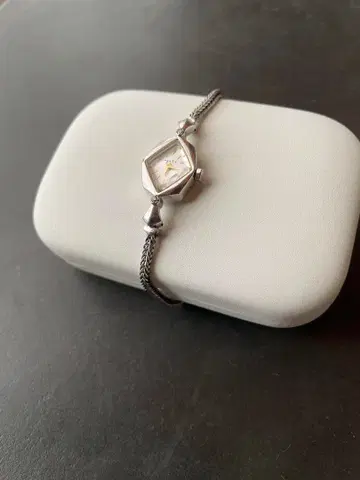 agate 아가트 실버 다이아몬드 손목시계 바늘 골드 아커