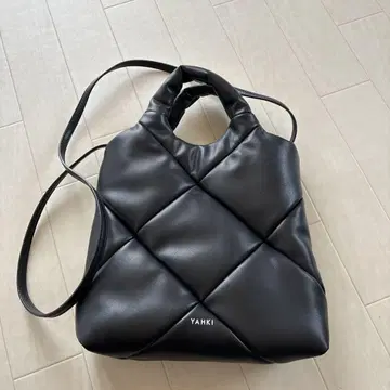 YAHKI 블랙 퀼팅 숄더백