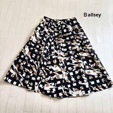 보르지 투모로우랜드 올 패턴 플레어 스커트 size 36