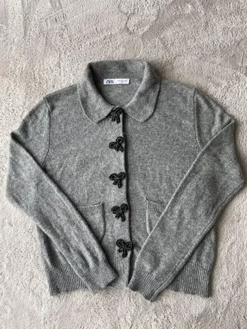 ZARA 그레이 비즈 장식 리본 버튼 가디건 size는 옷깃 택 참조