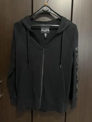 빅토리아 스포츠 블랙 후드티