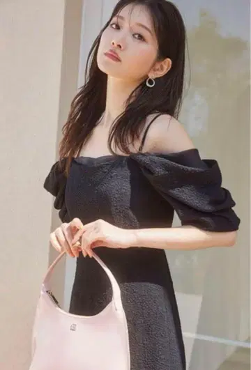 snidel 오프숄더 시어 레이어드 디자인 원피스 블랙 0사이즈