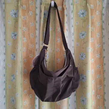 브라운 나일론 숄더백 개더