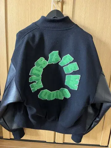 a few Good kids 서클 로고 바시티 자켓