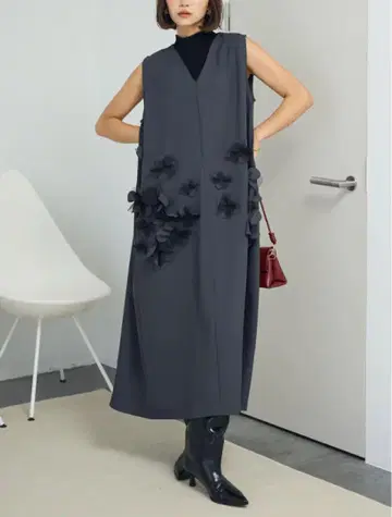 플라워 모티브 V넥 원피스 그레이 프라네 frene 같은 형태