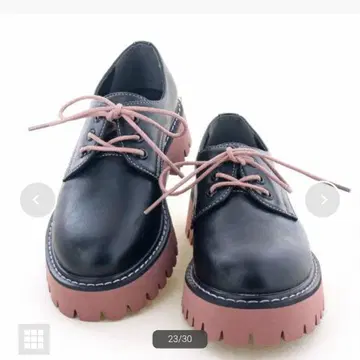 by 키다리 아저씨 블랙 x 핑크 레이스업 슈즈