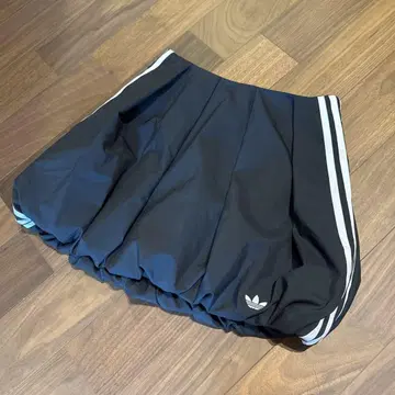 아디다스 벌룬 스커트 블랙