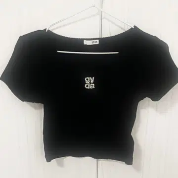 GYDA 로고 스톤 T셔츠 블랙