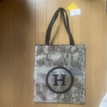 카모플라쥬 패턴 H 로고 토트백
