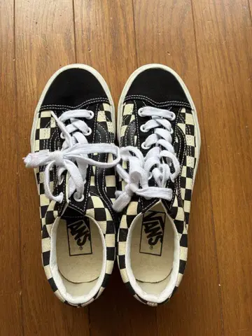 VANS 체커 패턴 스니커즈