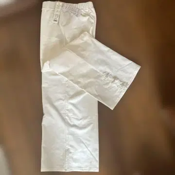 화이트 속기모 팬츠 레이스 장식