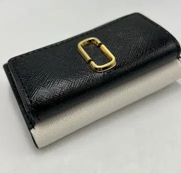 [새상품급] MARC JACOBS 3단 폴더형 지갑 블랙 화이트