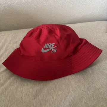Nike SB 버킷 햇 레드