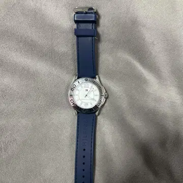 HILFIGER 화이트/블루 아날로그 시계