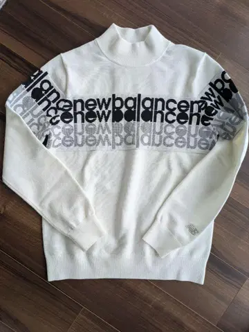 new balance 로고 하이넥 스웨터