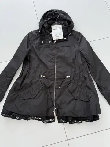 MONCLER 후드 부착 블랙 자켓