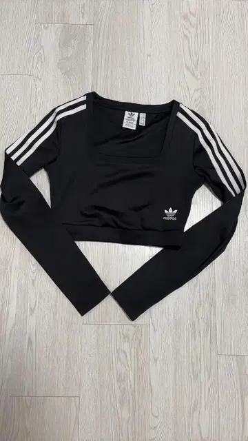adidas 스트라이프 크롭 기장 헤이세이 갸루 핏 T Y2K