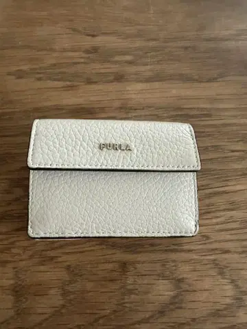 FURLA 화이트 가죽 3단 폴더형 지갑