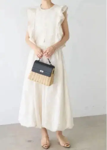 프린지 자카드 더블 프릴 블라우스 플라네 frene 같은 형태 새상품