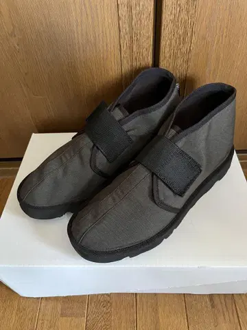 말보 벨트 신발 (BELT SHOES)
