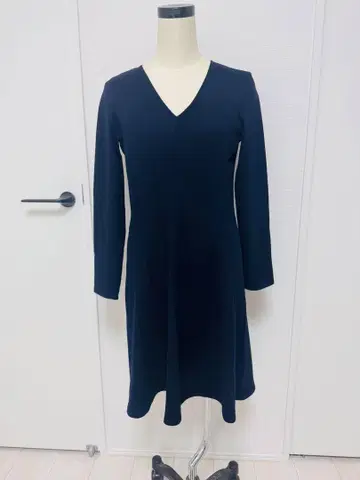네이비 V넥 긴팔 A라인 원피스