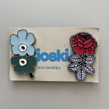 새상품 marimekko 꽃무늬 핀 배지 세트