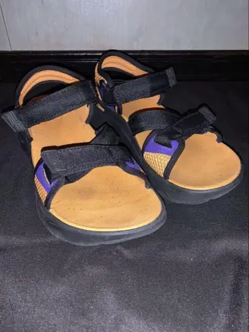 [새상품급] emmi x TEVA ZYMIC 샌들 25cm -클리닝 완료