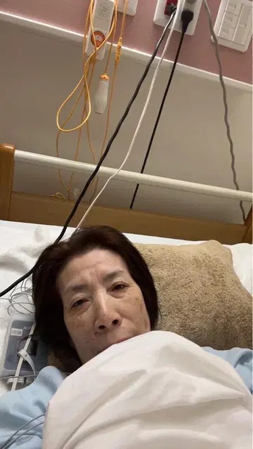 캐주얼 T셔츠와 슬링백