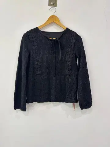 레이스 포함 블랙 긴팔 상의