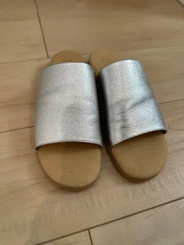 que 실버 샌들