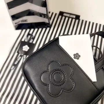MARY QUANT 마리크와 파우치