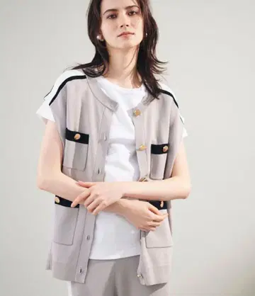 GRACE CONTINENTAL 배색 라인 니트 베스트 그레이스 콘티넨탈