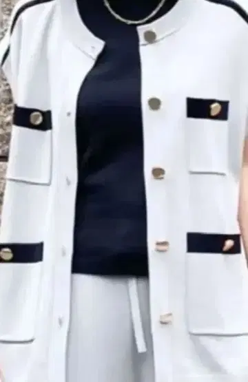 GRACE CONTINENTAL 배색 라인 니트 베스트 그레이스 콘티넨탈