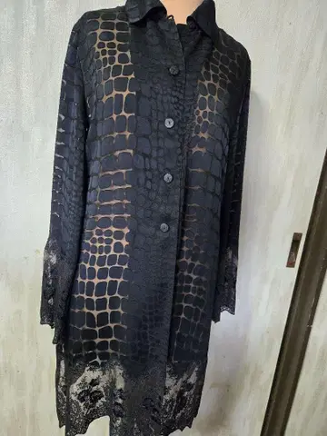 이타리야 블랙 크로커다일 패턴 가디건