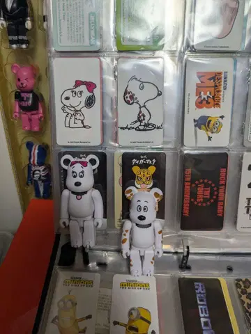 베어브릭 시리즈 40 PEANUTS 스누피 앞뒤