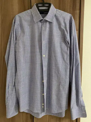 LARDINI 긴팔 와이셔츠 네이비와 화이트 체크 무늬