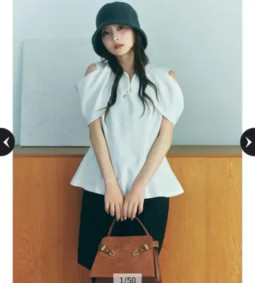 리랜드트루 드레이프 숄더 블라우스