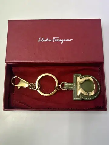 ST-98 Salvatore Ferragamo 키링