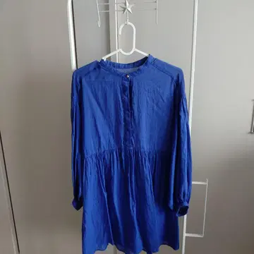 파란색 롱 셔츠 긴팔 버튼 포함