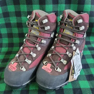 캐러밴 등산화 GK82W 24.5cm