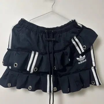 adidas 블랙 프릴 미니 스커트