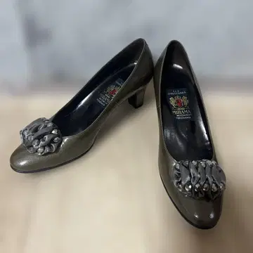 새상품급 MIHAMA 펌프스 23.5cm