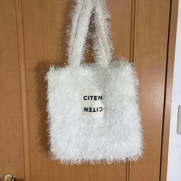CITEN 퍼 스타일 화이트 토트백