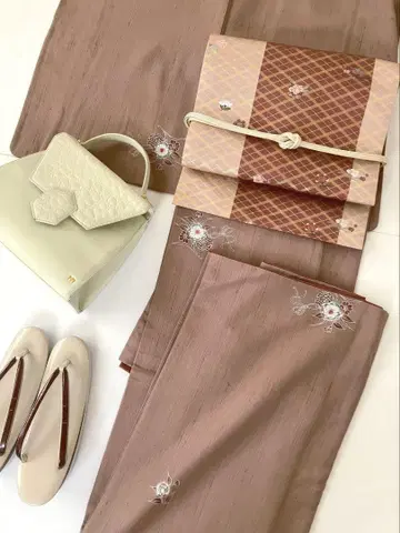 종과 꽃의 날개 패턴