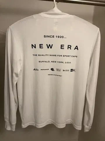 NEW ERA 모크넥 긴팔 화이트 M 사이즈