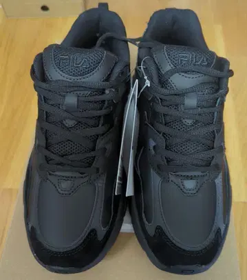 새상품 & 택 포함 FILA 블랙스 운동화